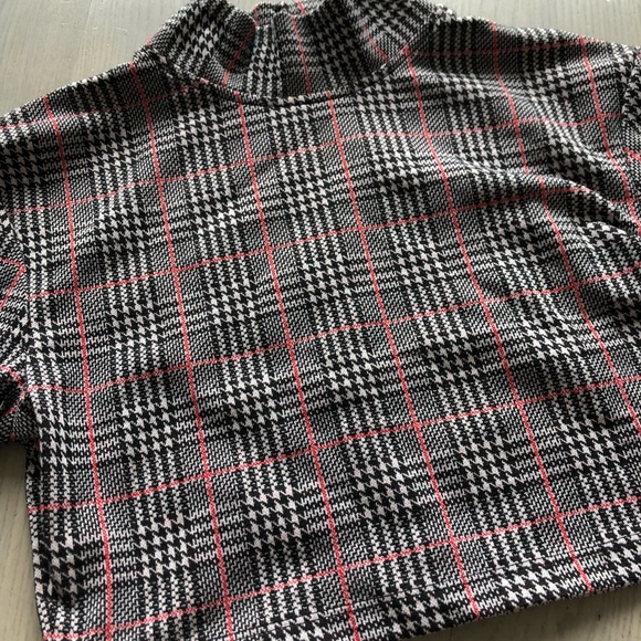 Check Patterned Long Sleeve Crop Top - Picture 2 of 3